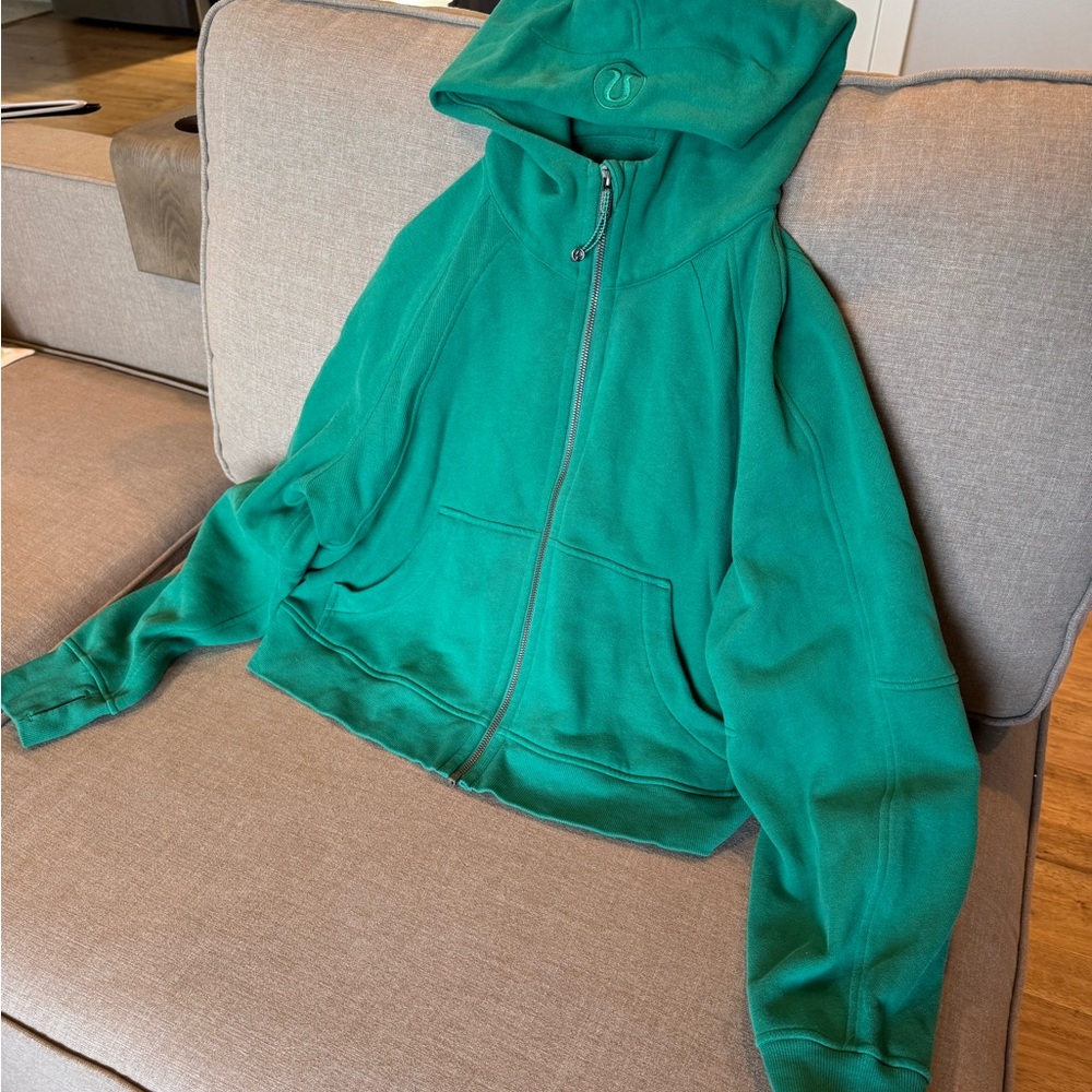 Lululemon oversized full-zip M/L size in I believe Kelly green! Good condition!